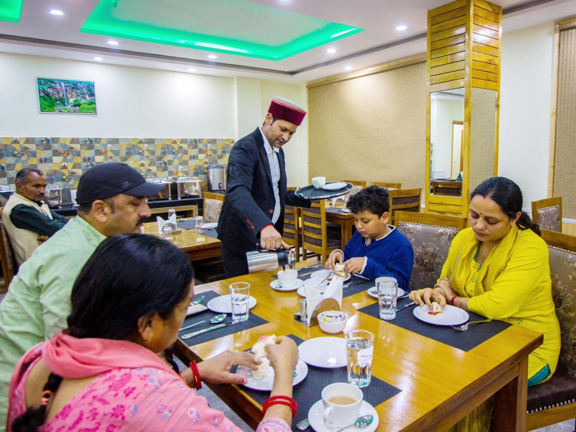 Swastik Grand Manali Hotel Kültér fotó
